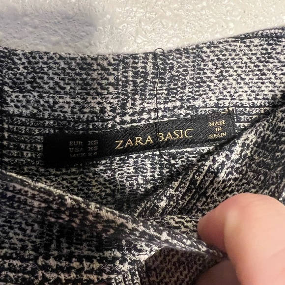 Zara basic plaid mini skirt - Picture 2 of 3